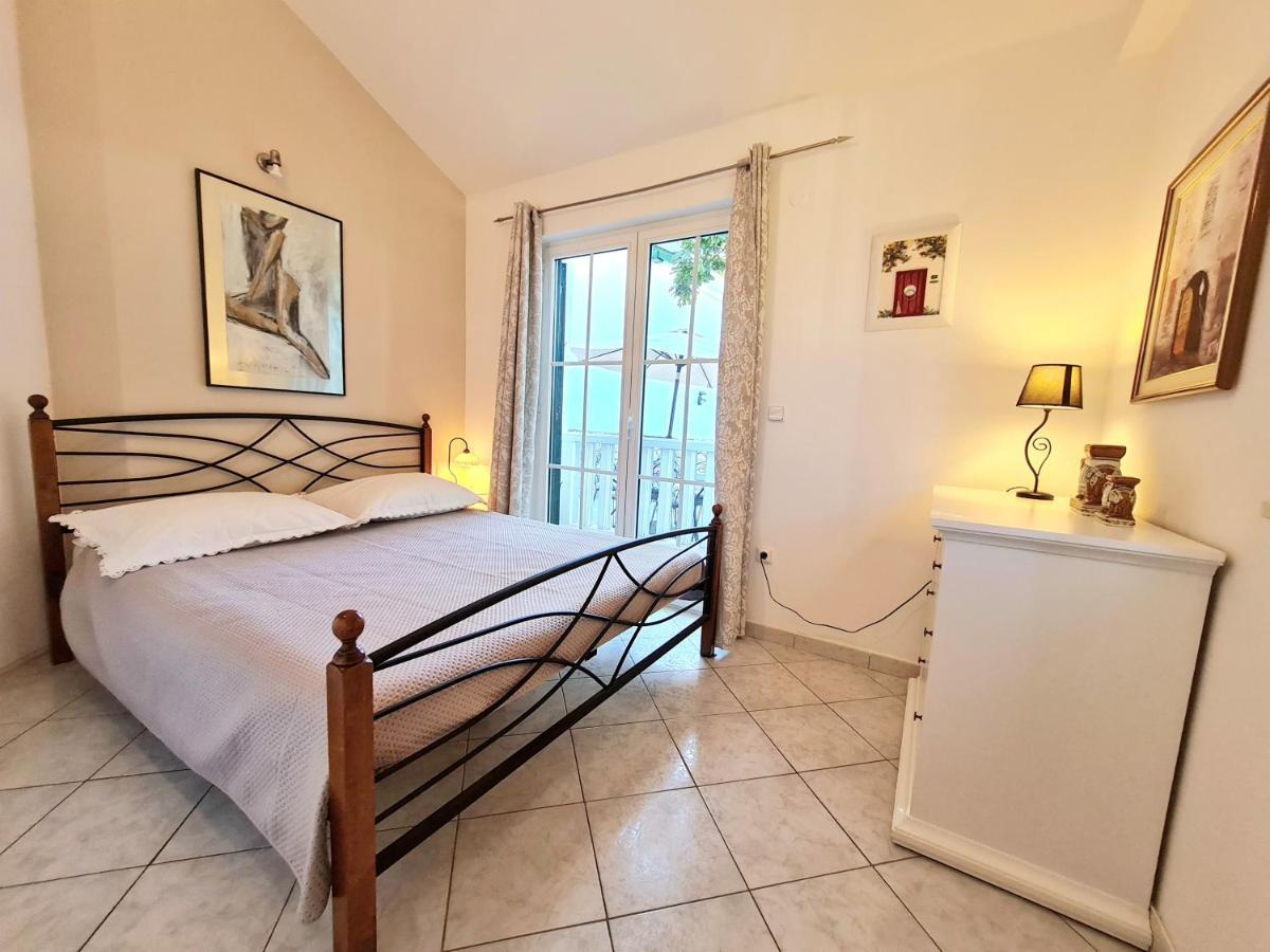 Apartment Ivana Borak Оміш Екстер'єр фото