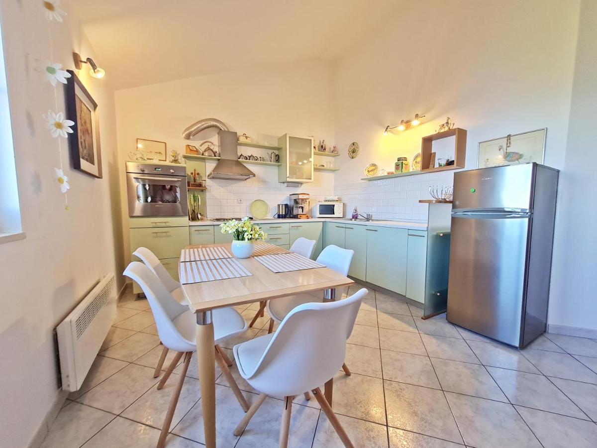 Apartment Ivana Borak Оміш Екстер'єр фото