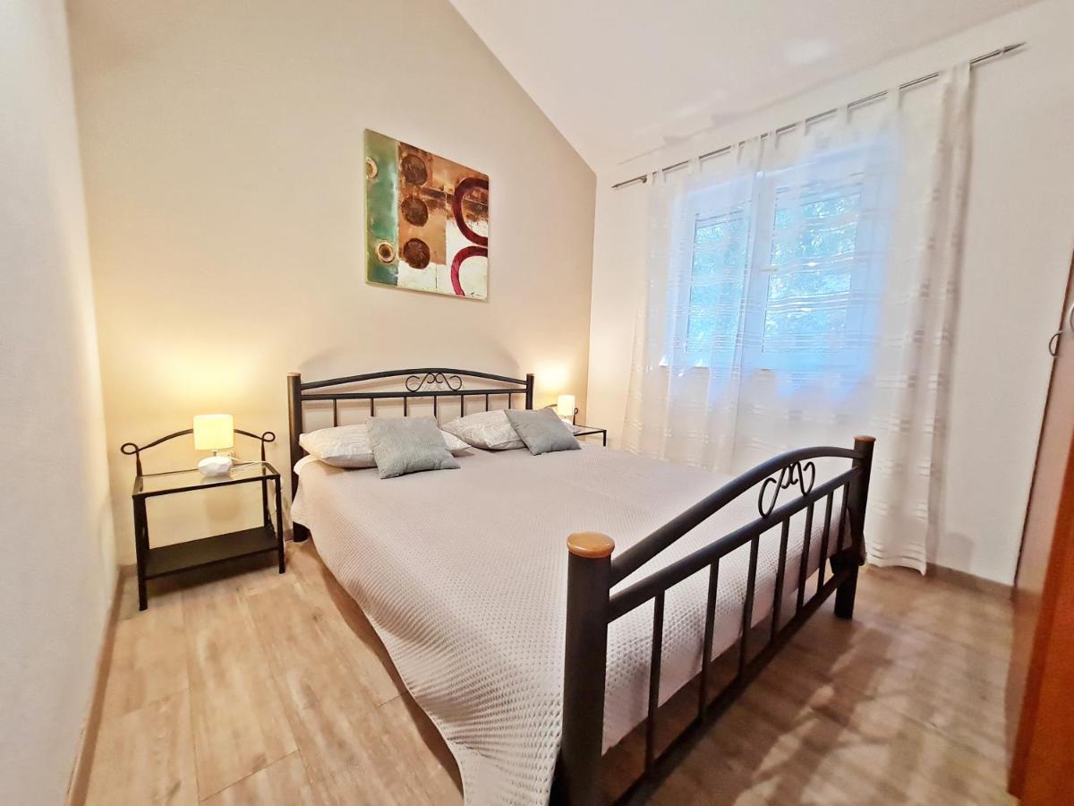 Apartment Ivana Borak Оміш Екстер'єр фото