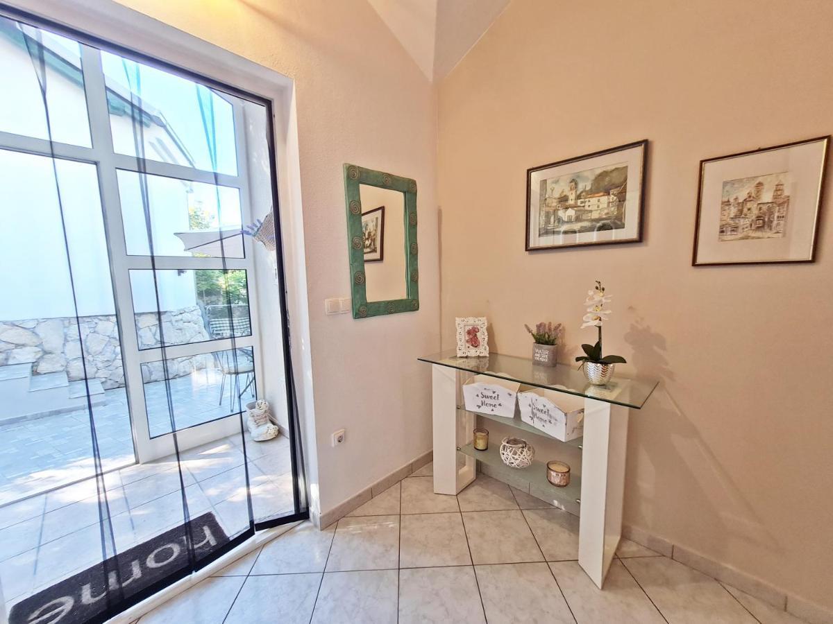 Apartment Ivana Borak Оміш Екстер'єр фото