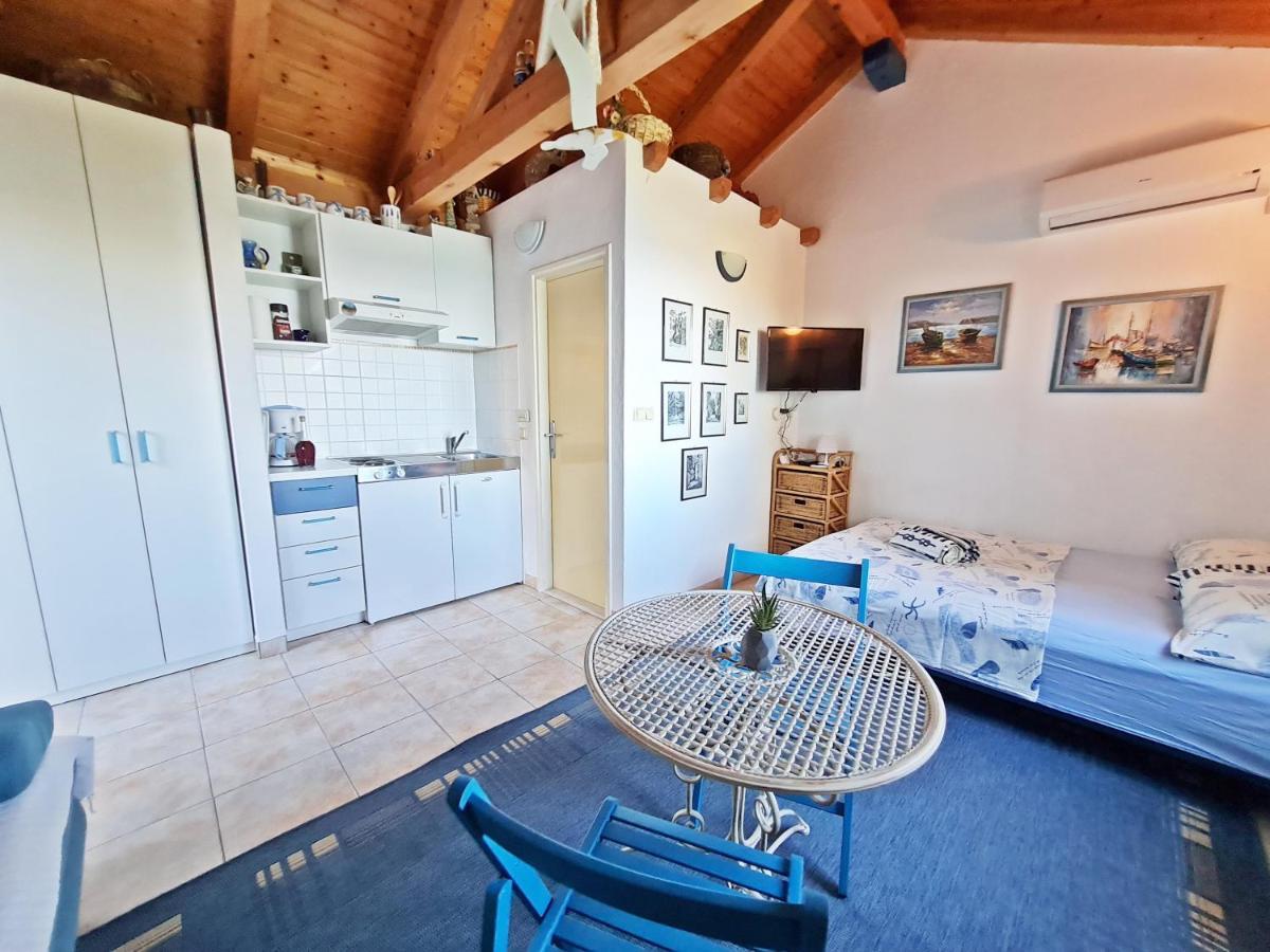 Apartment Ivana Borak Оміш Екстер'єр фото