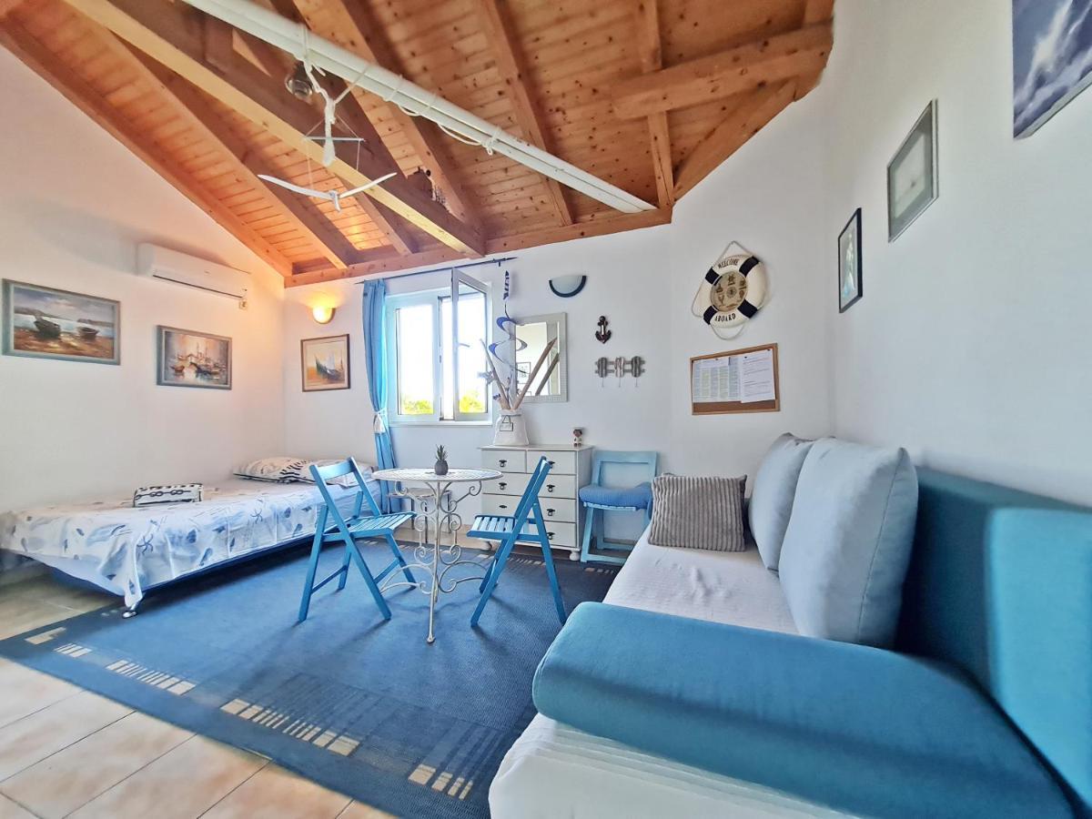 Apartment Ivana Borak Оміш Екстер'єр фото
