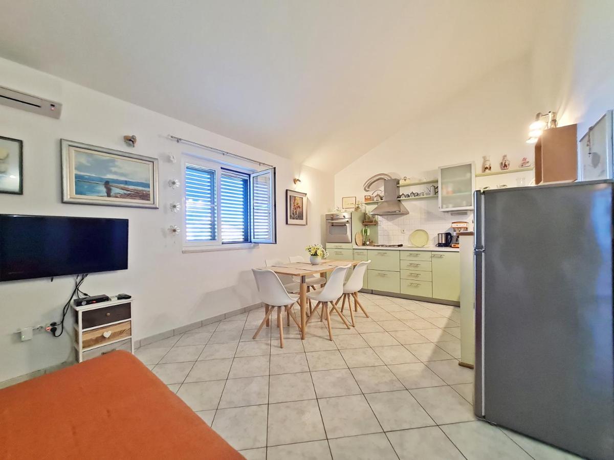 Apartment Ivana Borak Оміш Екстер'єр фото