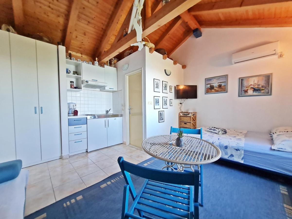 Apartment Ivana Borak Оміш Екстер'єр фото